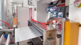 Teste de execução do molde de torta de ovo do Reino Unido na linha de produção de recipientes de folha de alumínio T80