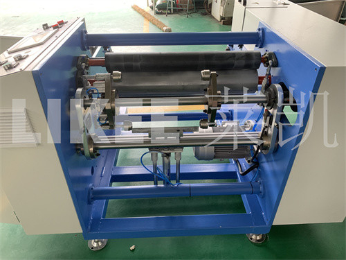comprar Pequena máquina de enrolar papel de alumínio e papel de cozinha semiautomática e rápida online manufacture