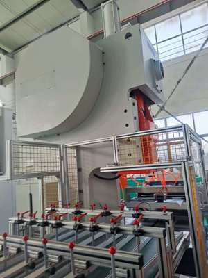 comprar LK-T63 Máquina de Perfuração de Recipientes de Folha de Alumínio para Alimentos 9.000–12.000 Unidades/Hora de Produção online manufacture