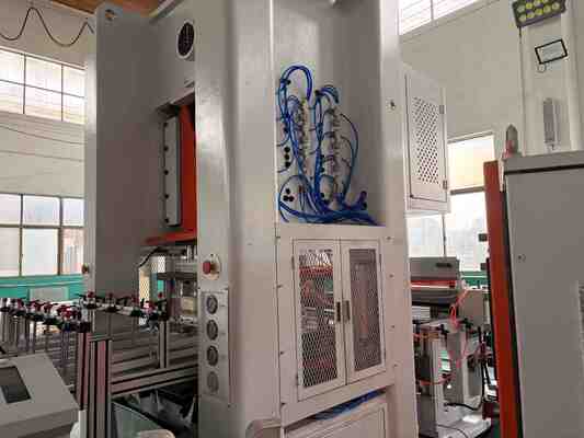 comprar Máquina de Recipientes de Folha de Alumínio LK-T80 com Troca Rápida de Moldes em Menos de 20 Minutos, Capacidade de 12000 unidades/hora e Construção em Aço de Alta Precisão Fabricação em linha