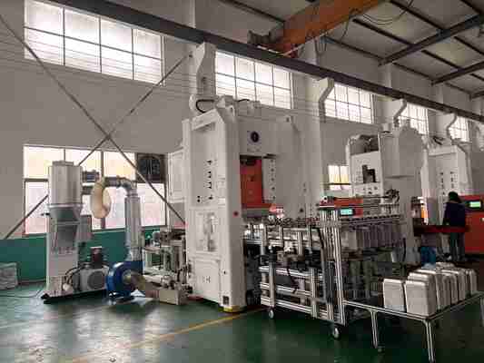comprar Máquina de fabricação de folha de alumínio LK-T80 Contêiner para materiais finos e grossos Fabricação em linha