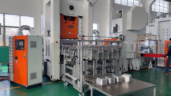 Máquina de fabricação de recipientes de folha de alumínio de 26KW com dimensões de placa de alimentos de 1220 × 900 mm