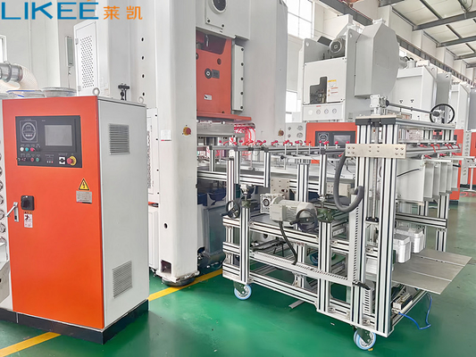 Máquina de fabricação de panelas de alumínio descartáveis de 4 vias 12000 pcs/hora Capacidade de produção