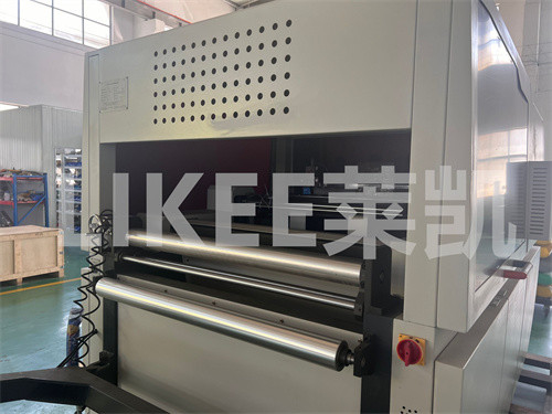 Máquina automática de corte a óleo de papel de alumínio LKD970*640
