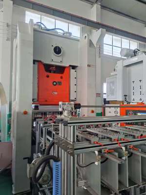 Máquina de Perfuração de Recipientes para Alimentos LK-T80 com Troca Rápida de Moldes e Troca em 15 Minutos por um Operador