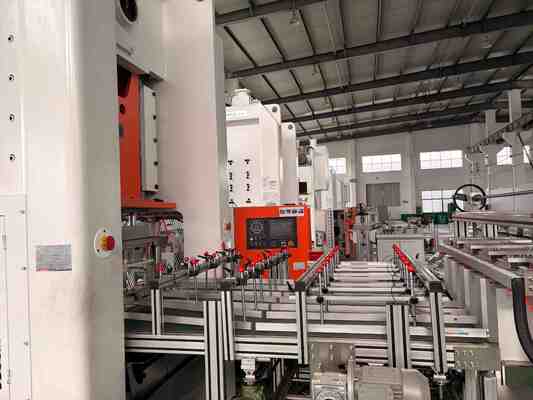 LK-T80 Máquina de recipientes de folha de alumínio com 4 cavidades para 12000pcs/hora de produção usando aço de alta precisão
